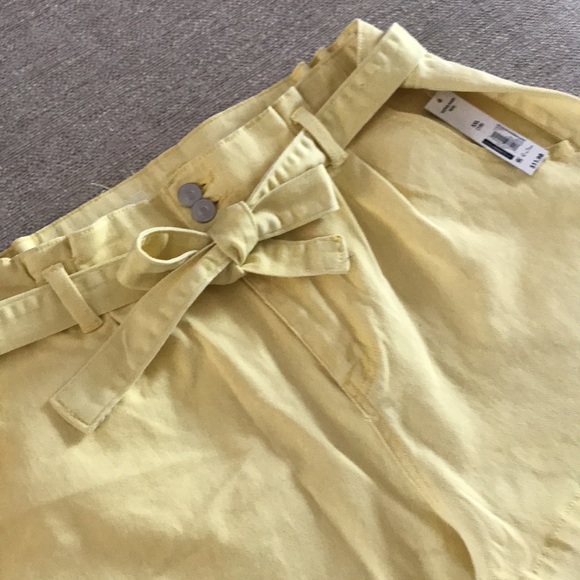 No Boundaries Yellow Denim Super High Rise Shorts - Picture 2 of 5